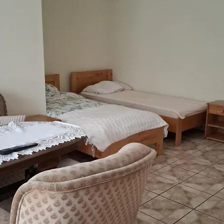 Dworek Pod Kasztanami - Stadnina Koni, Staw Zarybiony Penzion