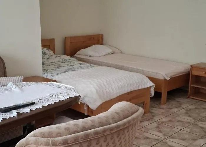 Dworek Pod Kasztanami Pensión